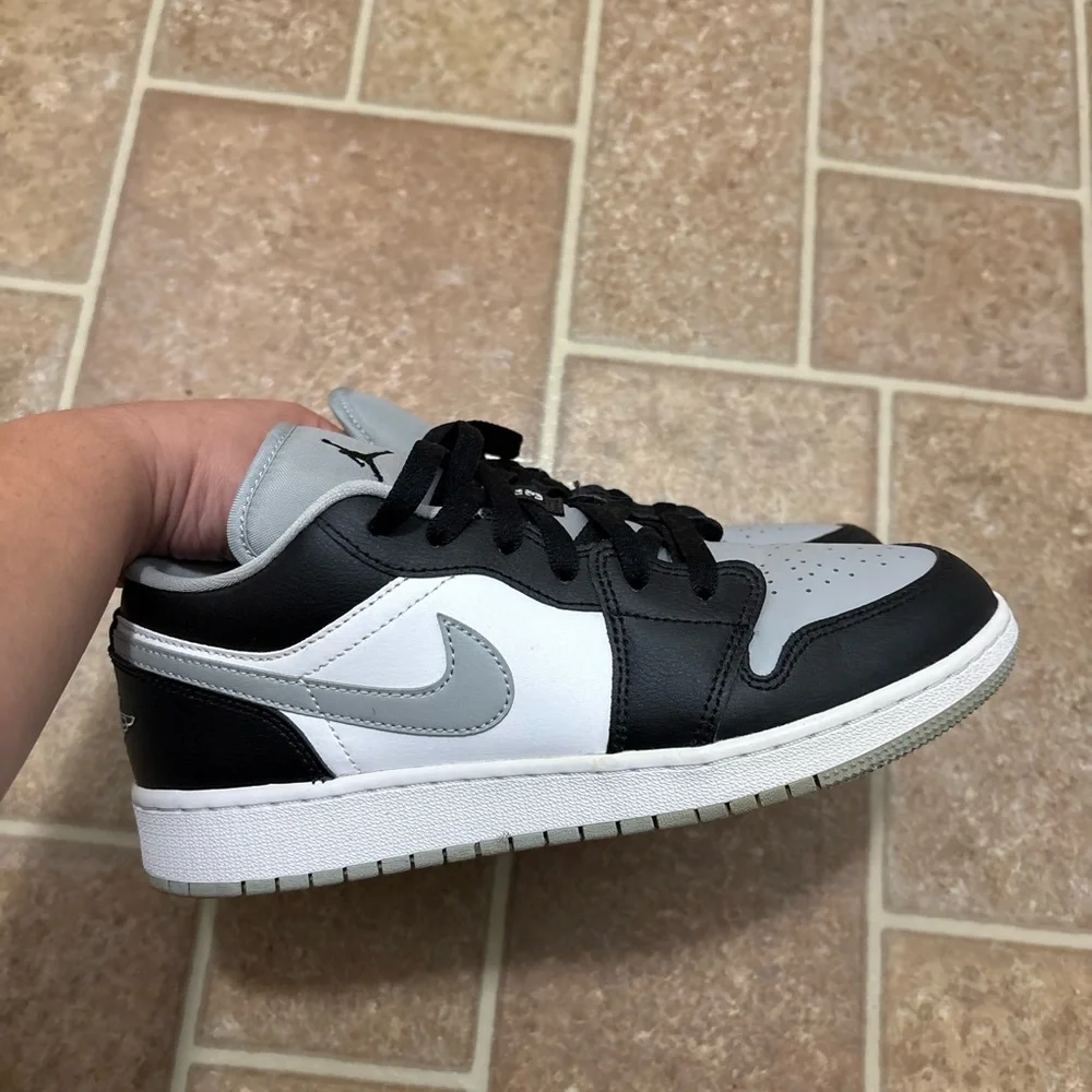Nike AIR JORDAN 1 LOW GS Shoes Smoke Grey Size 7Y 553560-039